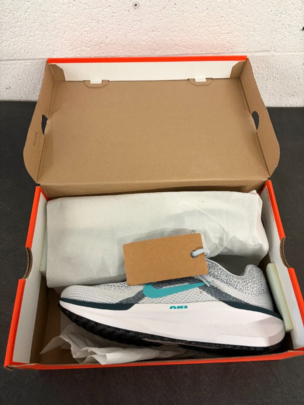 nike air winflo 11 pure platinum size 10 men 11.5 women